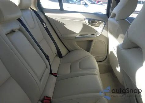 2015 Volvo S60 T5 Premier z USA, uszkodzony, nr VIN YV140MFK4F1355767